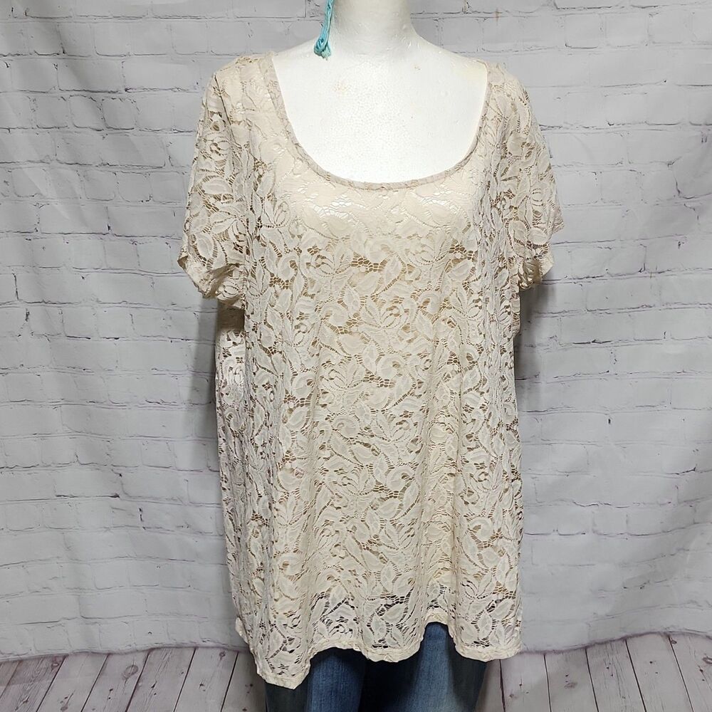 Cream Floral Lace Short Sleeve Top w/ Zipper Back | Eyeshadow | Size 1X
